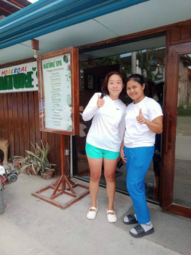 Guests and therapists at Nature Spa Moalboal — photo 2
